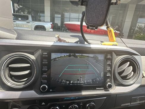 Used 2023 Toyota Tacoma SR5 w/ Technology Package AWD/4WD image 17