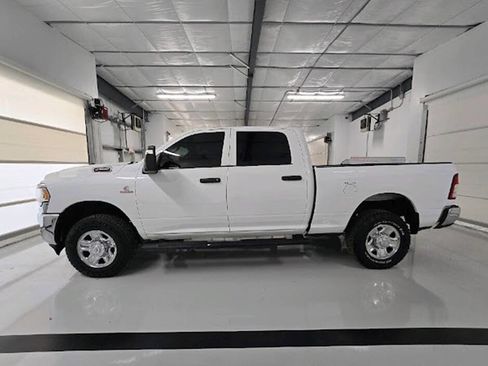 Used 2024 RAM 2500 Tradesman w/ Chrome Appearance Group image 4