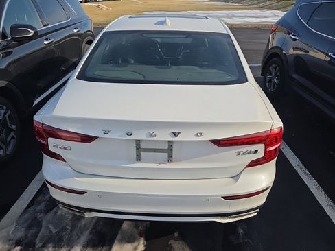 Used 2019 Volvo S60 T6 R-Design image 5