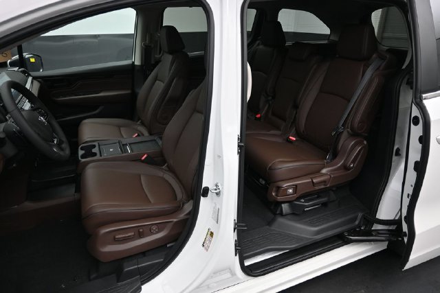 New 2026 Honda Odyssey Touring image 13