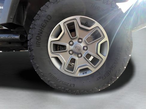 Used 2016 Jeep Wrangler Rubicon w/ Power Convenience Group AWD/4WD image 10