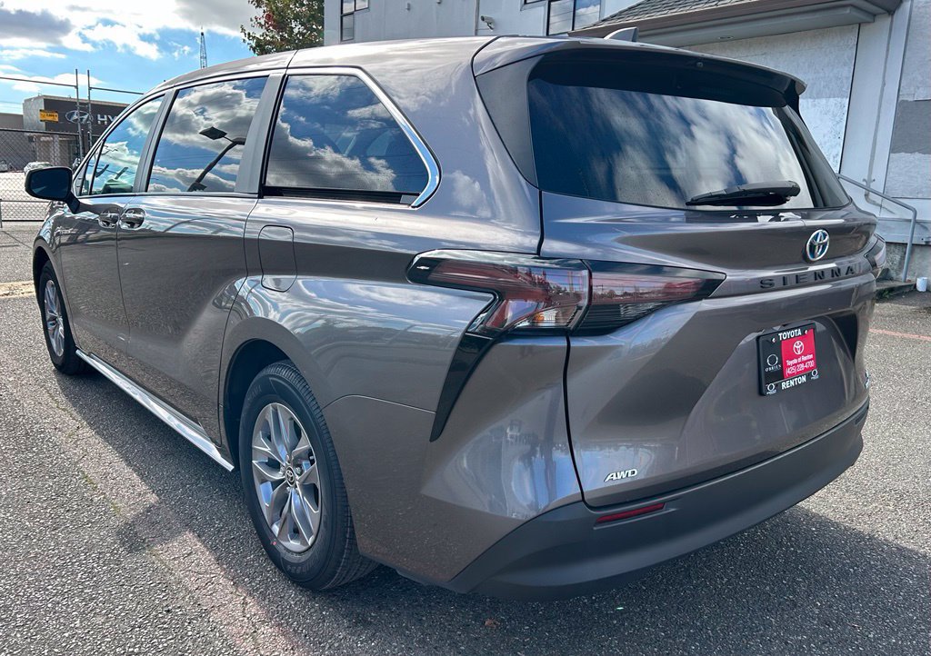 Certified 2024 Toyota Sienna LE AWD/4WD image 7