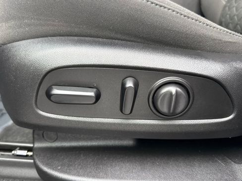 Used 2019 Chevrolet Blazer LT image 19