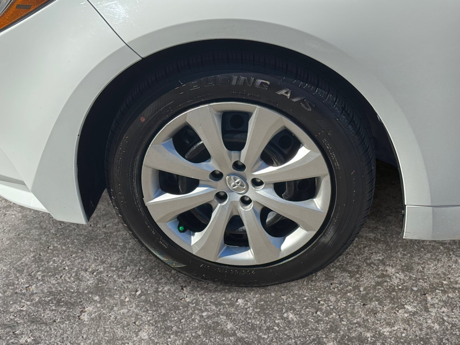 Used 2025 Toyota Corolla LE FWD image 12