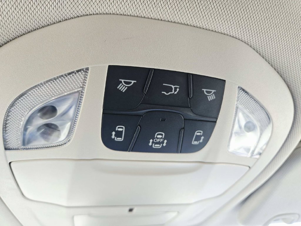 Used 2024 Chrysler Pacifica Touring-L FWD image 33