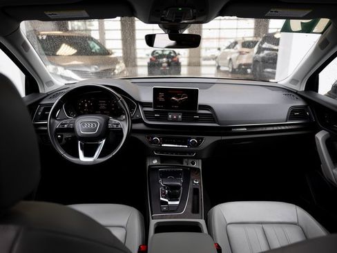 Used 2019 Audi Q5 Prestige w/ Prestige Package image 18