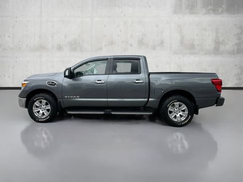 Used 2017 Nissan Titan SV image 8