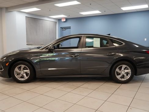 Used 2021 Hyundai Sonata SE w/ Cargo Package FWD image 2