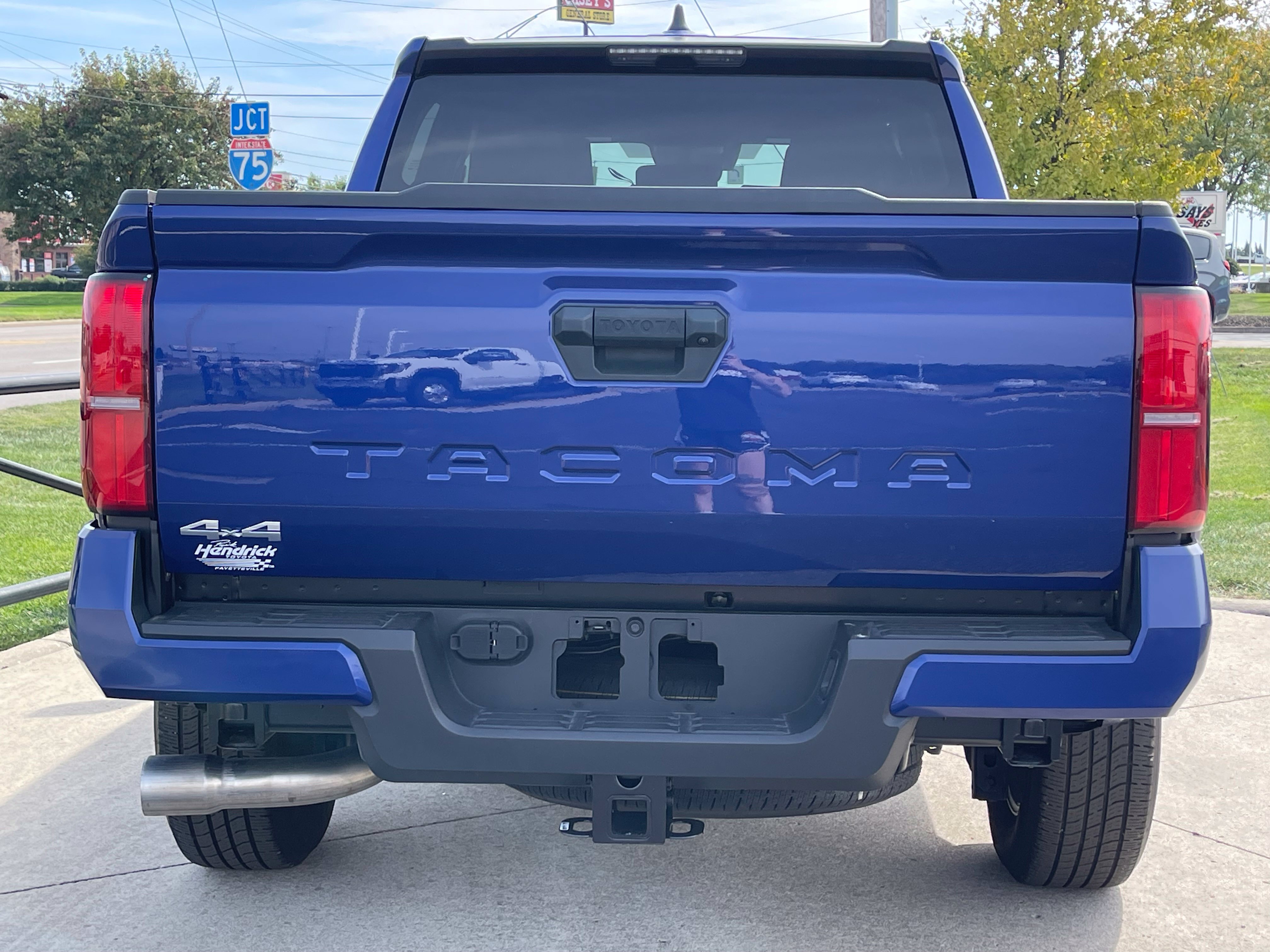 Used 2025 Toyota Tacoma SR5 AWD/4WD image 6