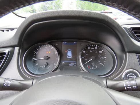 Used 2021 Nissan Rogue Sport SV AWD/4WD image 25