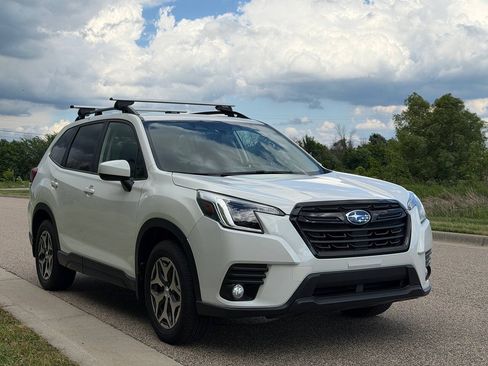 Used 2022 Subaru Forester Premium w/ Popular Package #1 AWD/4WD image 1