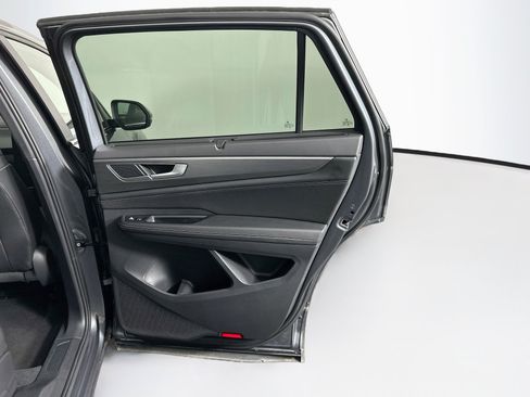 Used 2025 Volkswagen Atlas Cross Sport SE FWD image 31