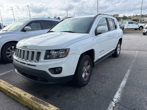 Used 2016 Jeep Compass Latitude image 2
