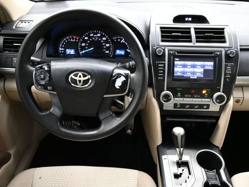 Used 2014 Toyota Camry LE FWD image 4