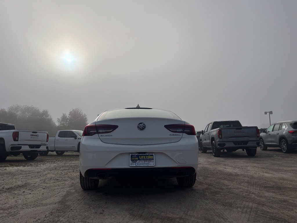 Used 2018 Buick Regal Preferred FWD image 9