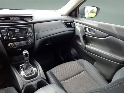 Used 2018 Nissan Rogue SV AWD/4WD image 16