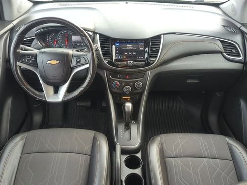 Used 2021 Chevrolet Trax LT w/ LT Convenience Package image 22