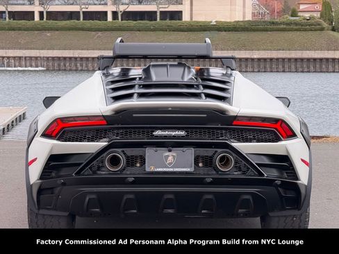 Used 2024 Lamborghini Huracan Sterrato image 6