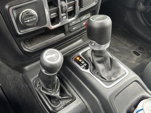 Used 2022 Jeep Gladiator Willys image 22