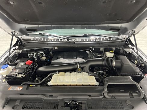 Used 2022 Ford Expedition XLT image 32