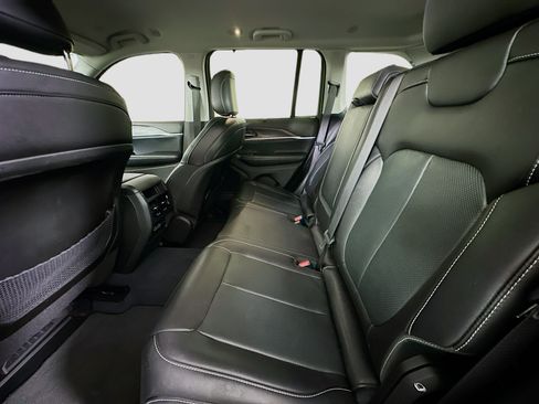 Used 2023 Jeep Grand Cherokee Limited w/ Luxury Tech Group II RWD image 27
