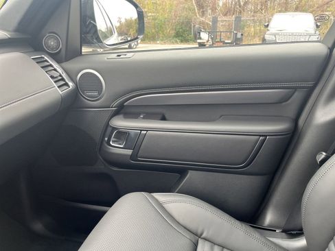 New 2025 Land Rover Discovery Metropolitan Edition image 30