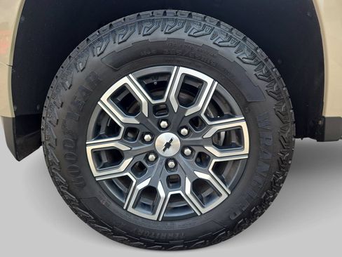 Used 2023 Chevrolet Colorado Z71 w/ Z71 Convenience Package 2 AWD/4WD image 32