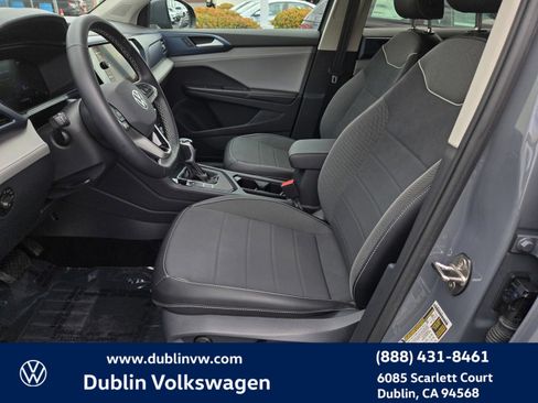 Certified 2024 Volkswagen Taos SE w/ Black Wheel Package FWD image 16