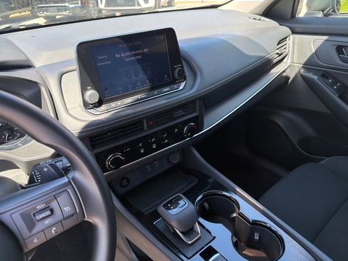 Used 2024 Nissan Rogue S image 36