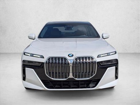 Used 2023 BMW 740i RWD image 2