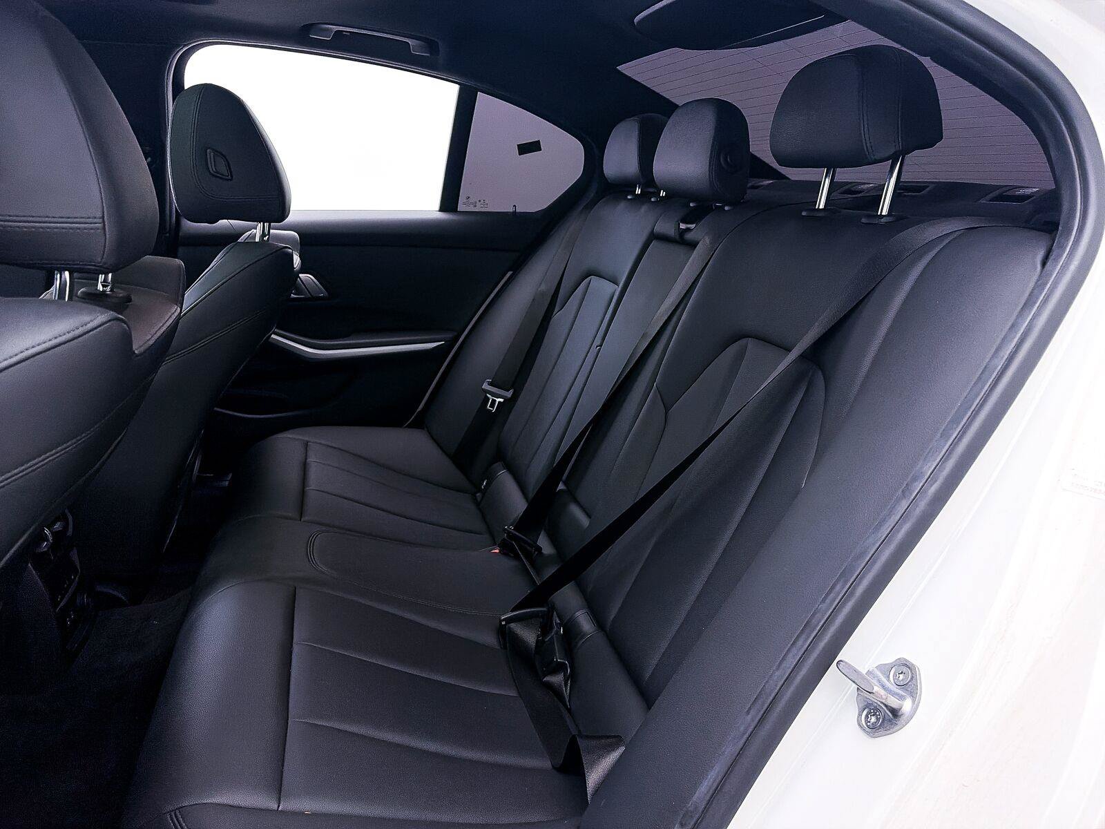 Used 2020 BMW 330i Sedan w/ Convenience Package RWD image 39