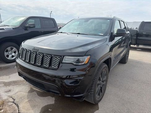 Used 2020 Jeep Grand Cherokee Altitude image 3
