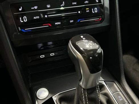 Used 2024 Volkswagen Tiguan SE w/ Panoramic Sunroof Package AWD/4WD image 15