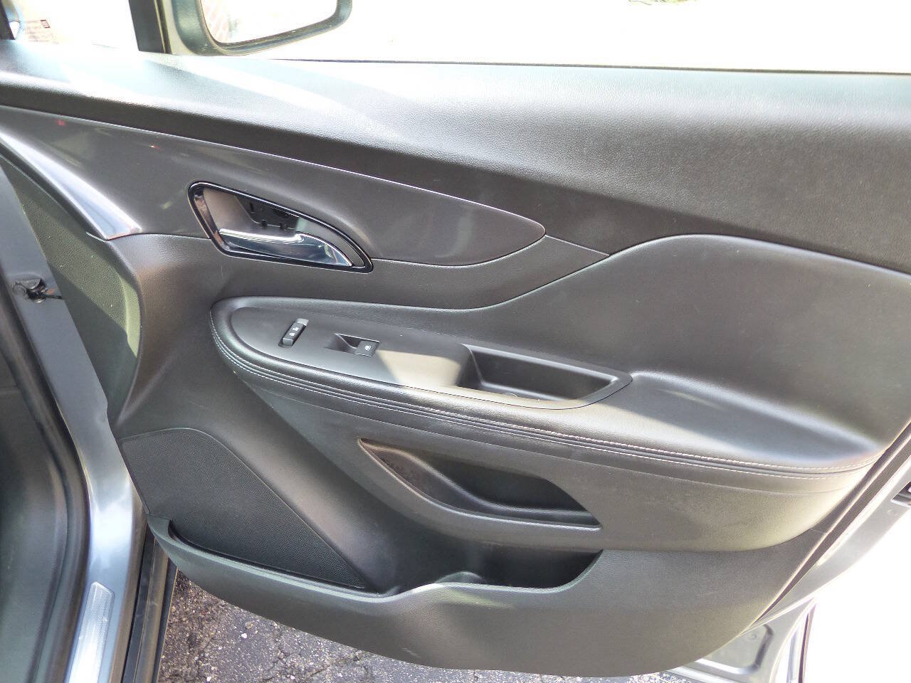 Used 2019 Buick Encore Preferred w/ Safety Package FWD image 27