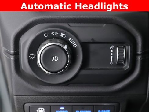 Used 2025 Jeep Wrangler Unlimited Sahara image 15