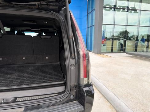 Used 2020 Cadillac Escalade ESV Platinum RWD image 8