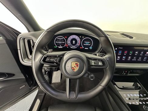 Certified 2024 Porsche Cayenne w/ Premium Package Plus (PFM) AWD/4WD image 23