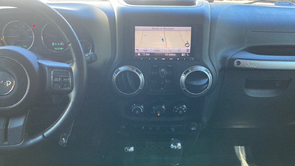 Used 2018 Jeep Wrangler Unlimited Sahara w/ Connectivity Group AWD/4WD image 19