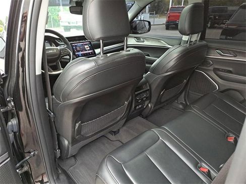 Used 2022 Jeep Grand Cherokee Limited image 17