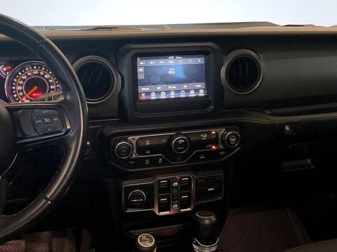 Used 2022 Jeep Gladiator Willys image 6