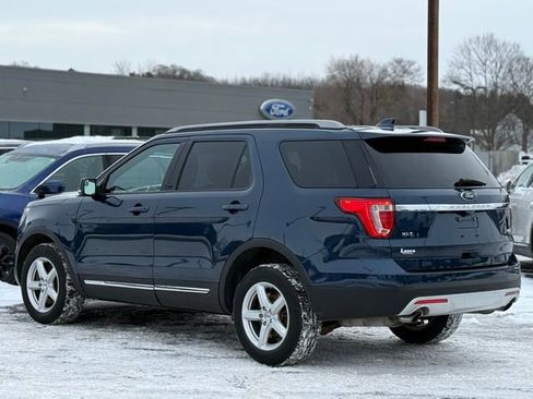 Used 2017 Ford Explorer XLT image 37