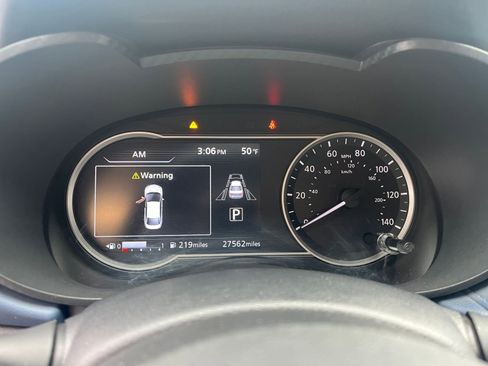 Used 2025 Nissan Versa SV FWD image 40