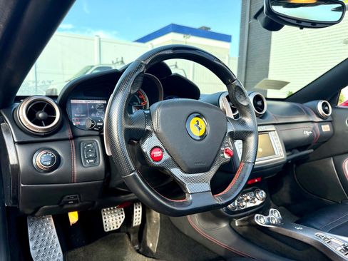 Used 2010 Ferrari California image 16