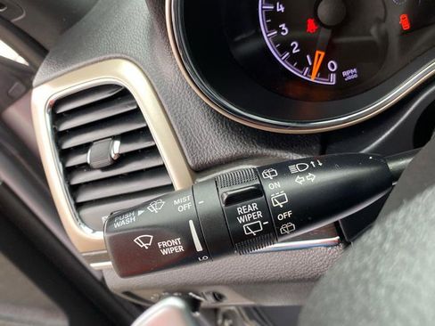 Used 2017 Jeep Grand Cherokee Limited image 15