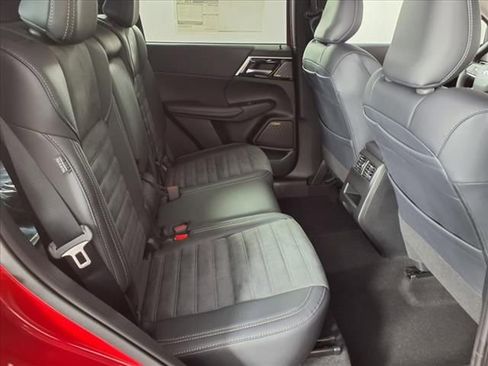 Used 2025 Mitsubishi Outlander SE FWD image 11