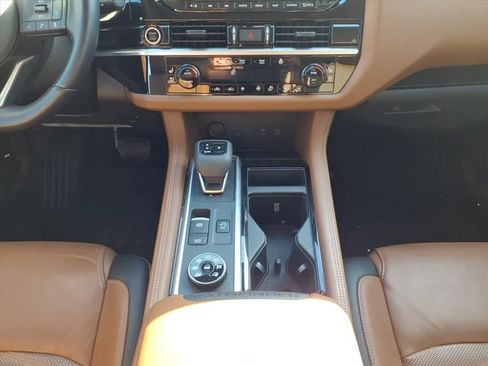 Used 2022 Nissan Pathfinder Platinum image 16