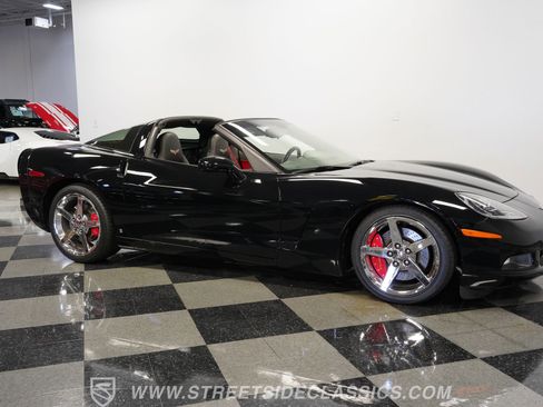 Used 2007 Chevrolet Corvette Coupe w/ Performance Package RWD image 16