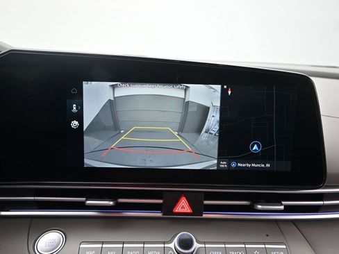 Used 2025 Hyundai Elantra SEL FWD image 19