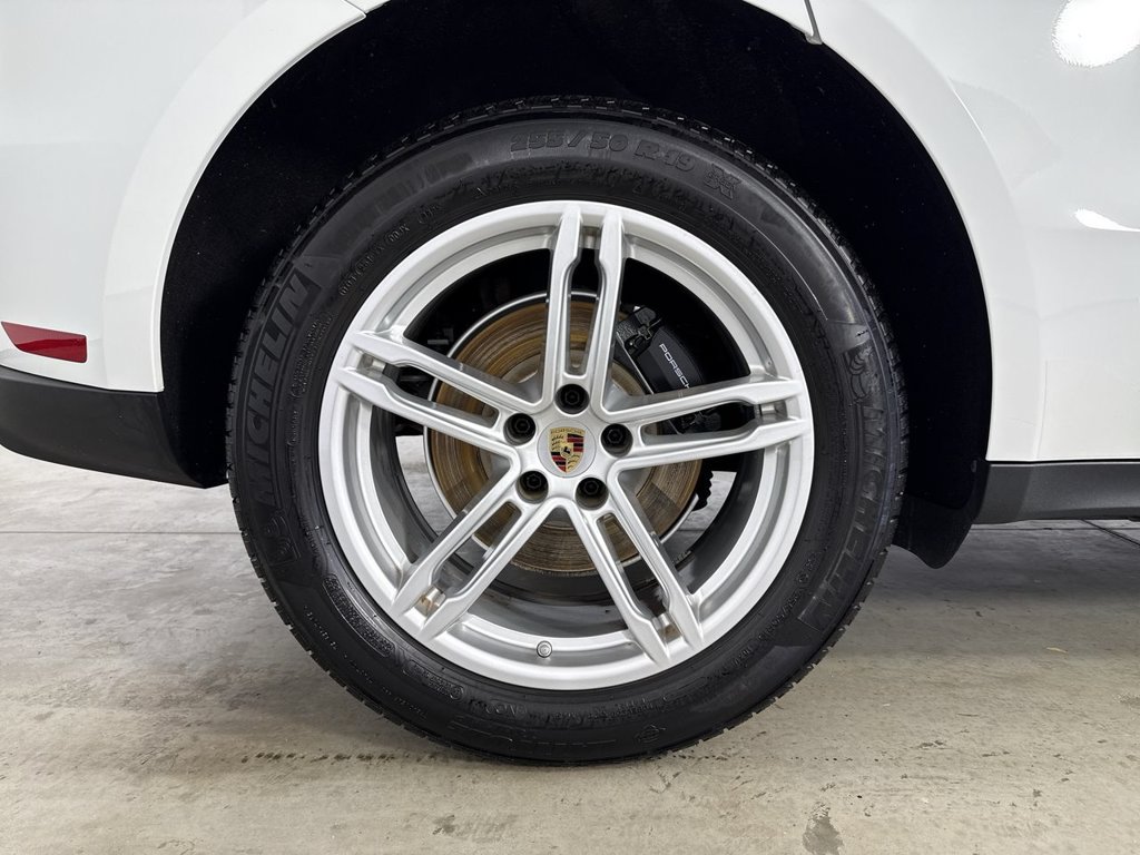Certified 2026 Porsche Macan AWD/4WD image 16
