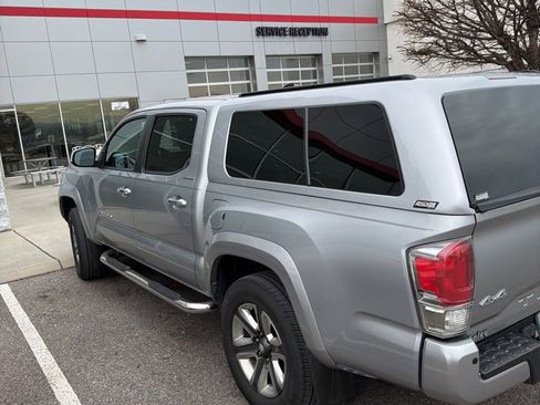 Used 2019 Toyota Tacoma Limited image 4